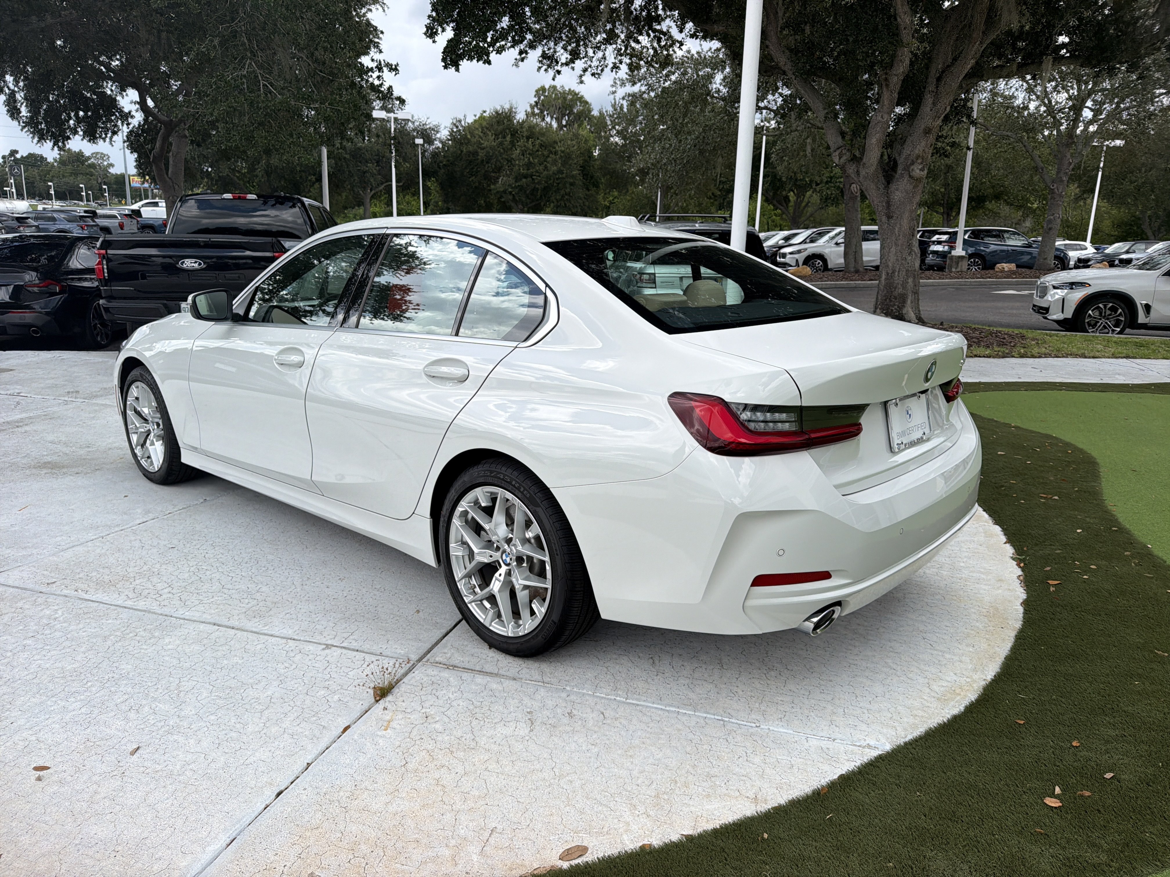 Certified 2026 BMW 330i Sedan w/ Convenience Package RWD image 3