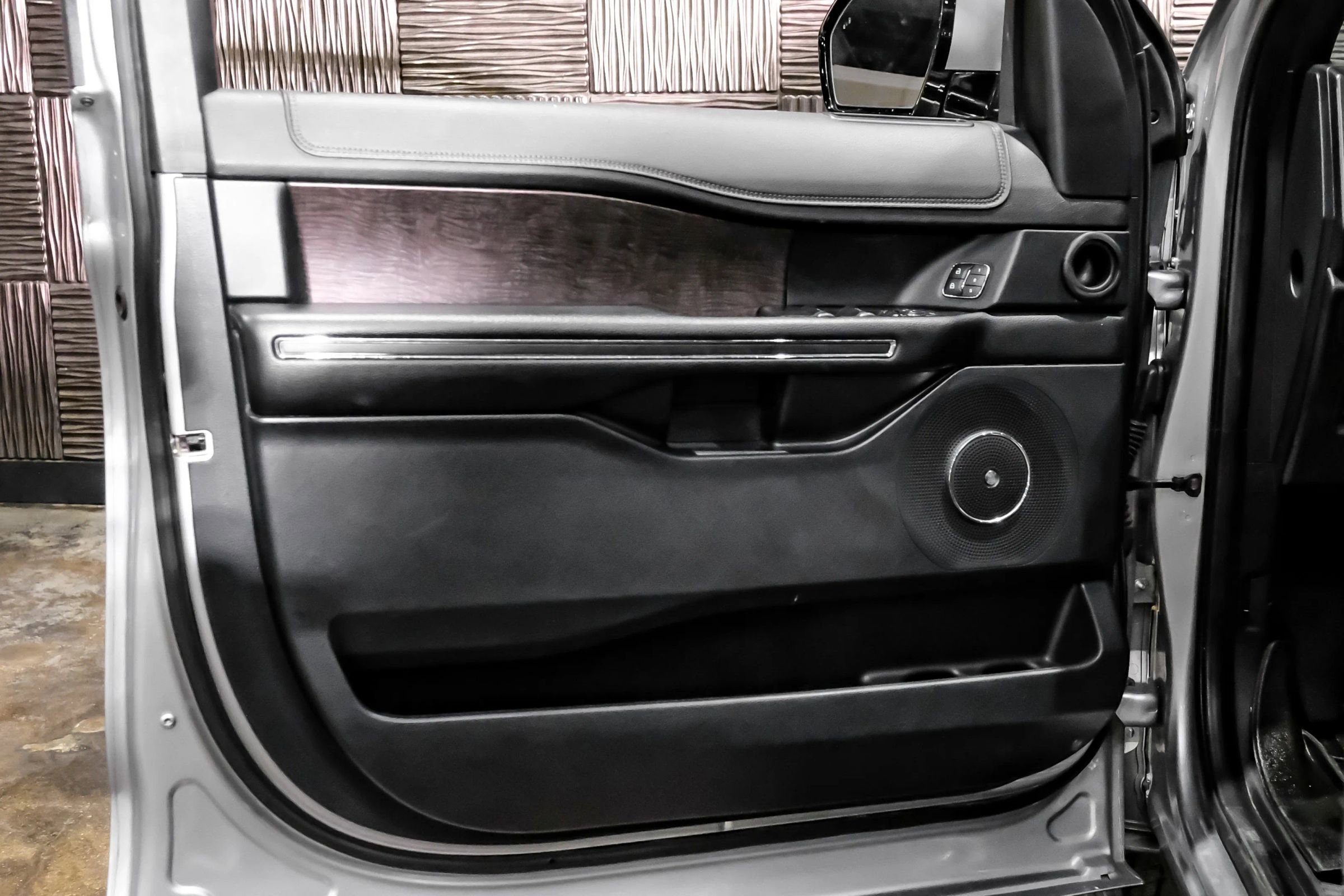 Used 2021 Ford Expedition Limited RWD image 34