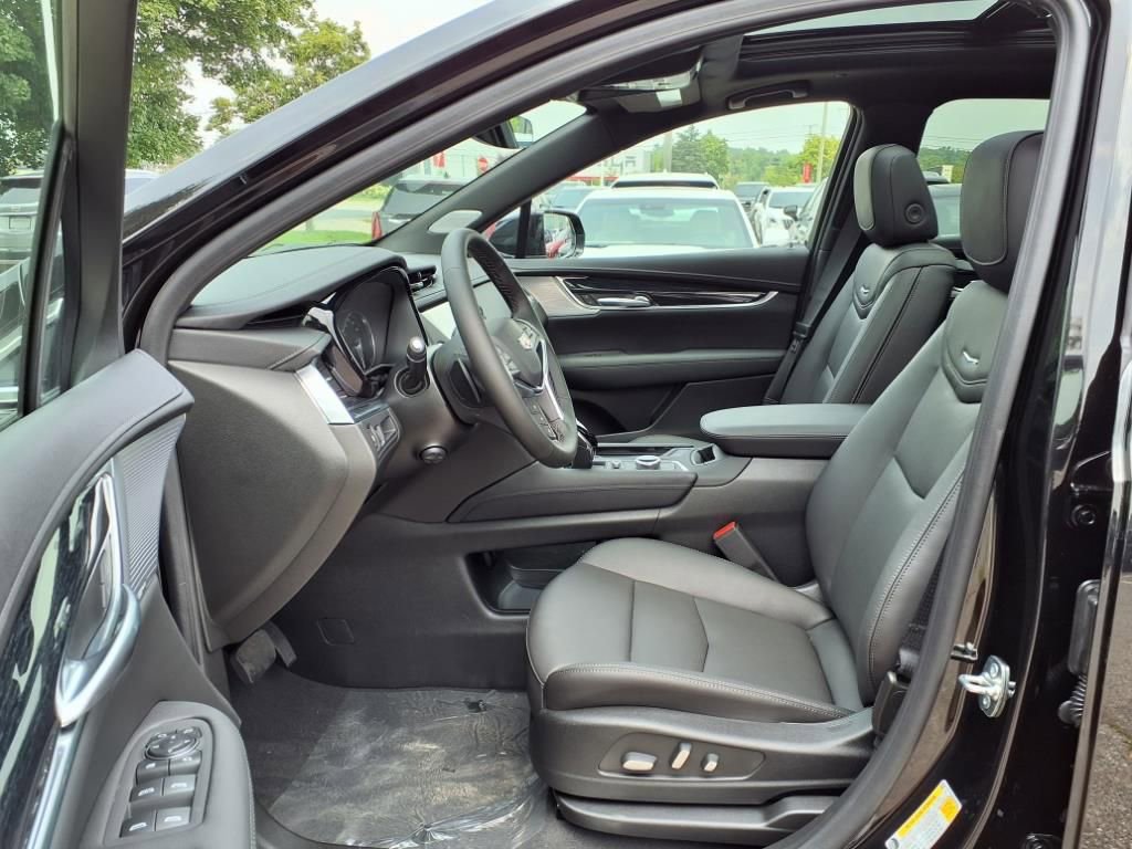 New 2025 Cadillac XT5 Premium Luxury w/ LPO, Floor Liner Package image 14