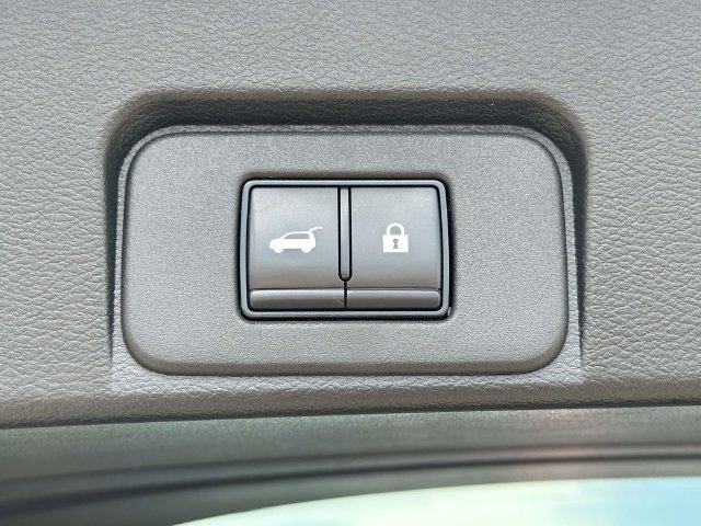 Used 2023 Nissan Rogue SL AWD/4WD image 15
