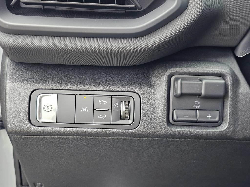 Used 2026 Chevrolet Silverado EV LT AWD/4WD image 24