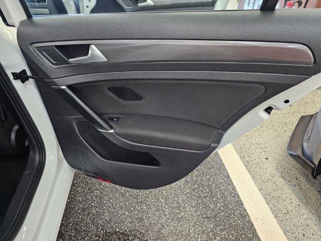 Used 2019 Volkswagen Golf S FWD image 27