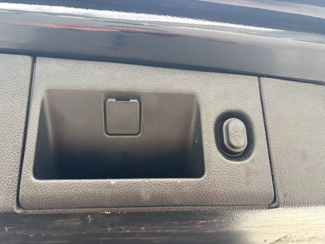 Used 2018 Chevrolet Suburban LT RWD image 38