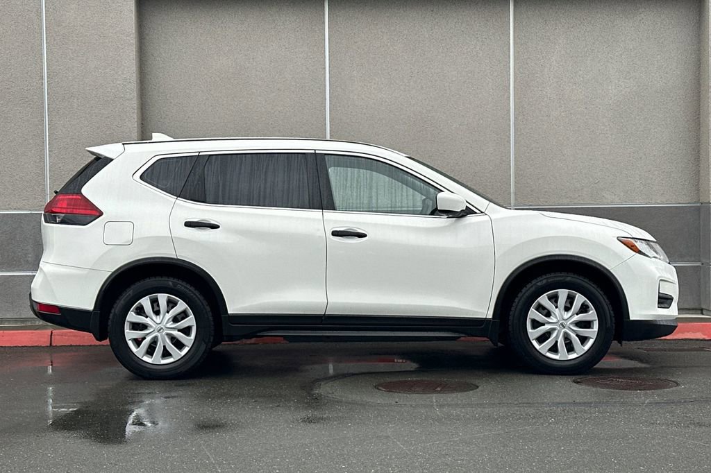 Used 2017 Nissan Rogue S FWD image 3