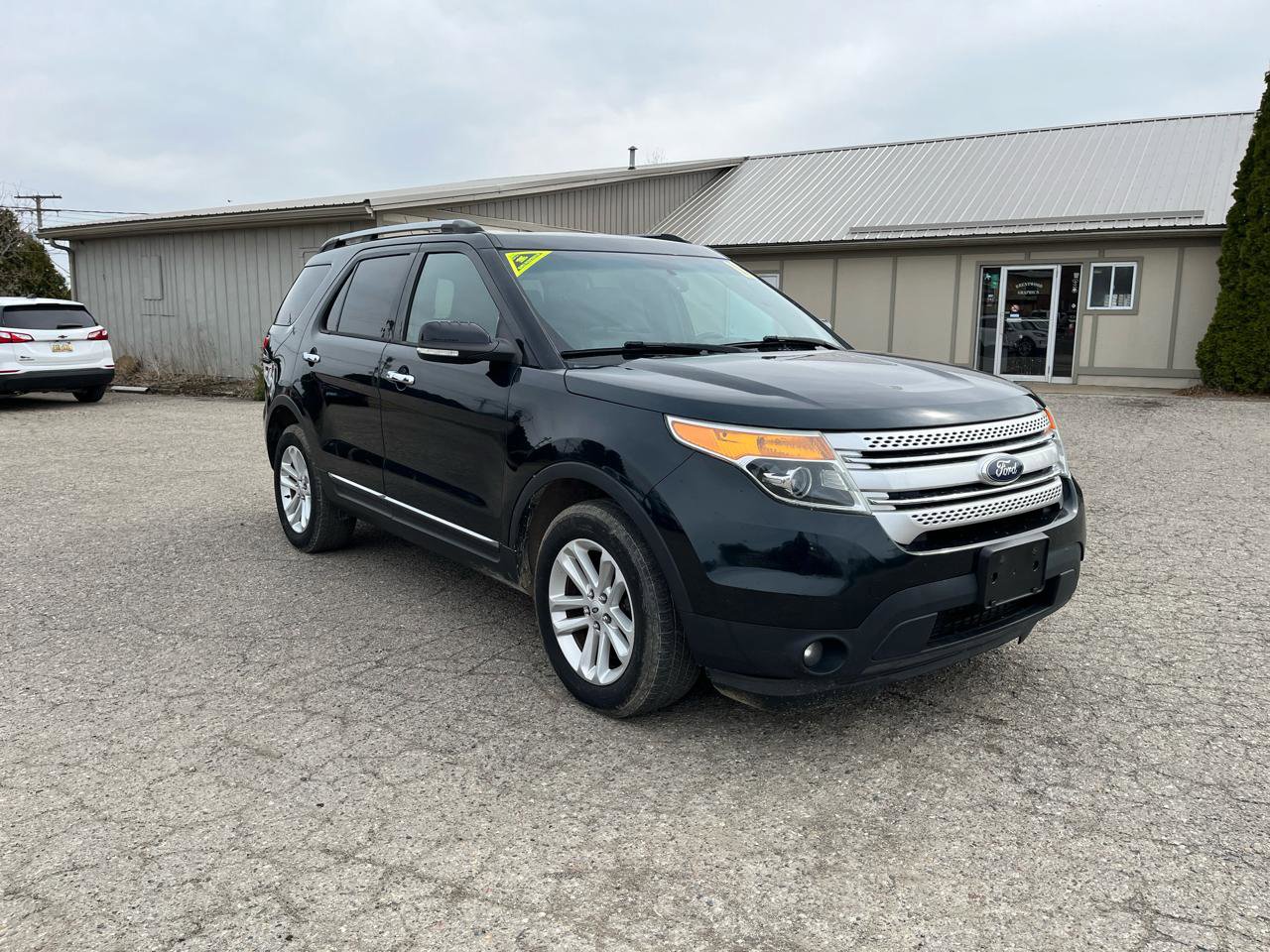 Used 2015 Ford Explorer XLT w/ Equipment Group 202A AWD/4WD image 7