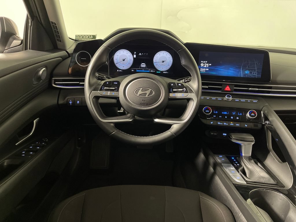 Certified 2025 Hyundai Elantra SEL FWD image 15