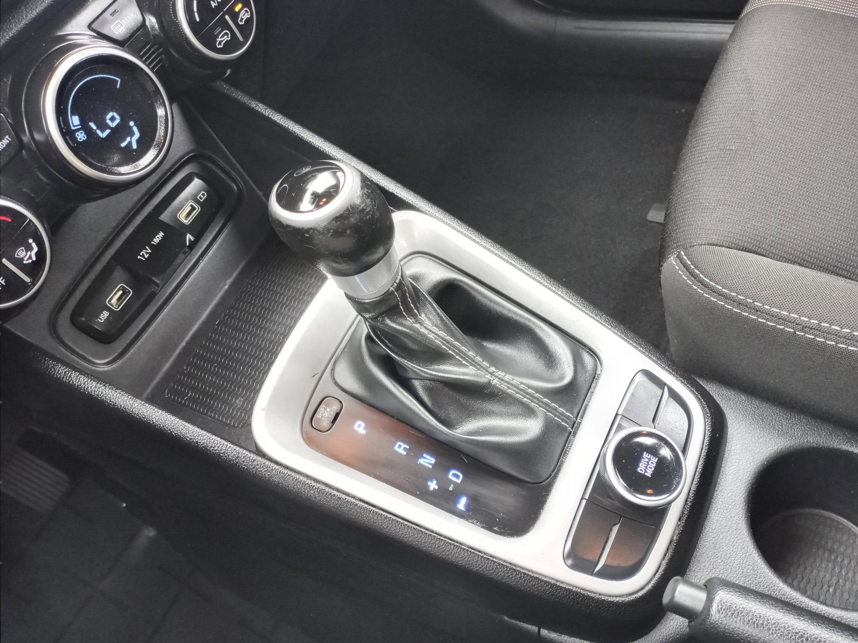 Used 2022 Hyundai Venue SEL w/ Cargo Package image 22