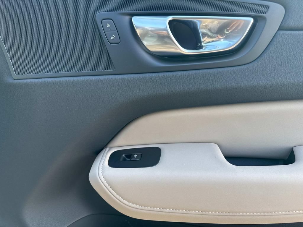 New 2026 Volvo XC60 B5 Core AWD/4WD image 20