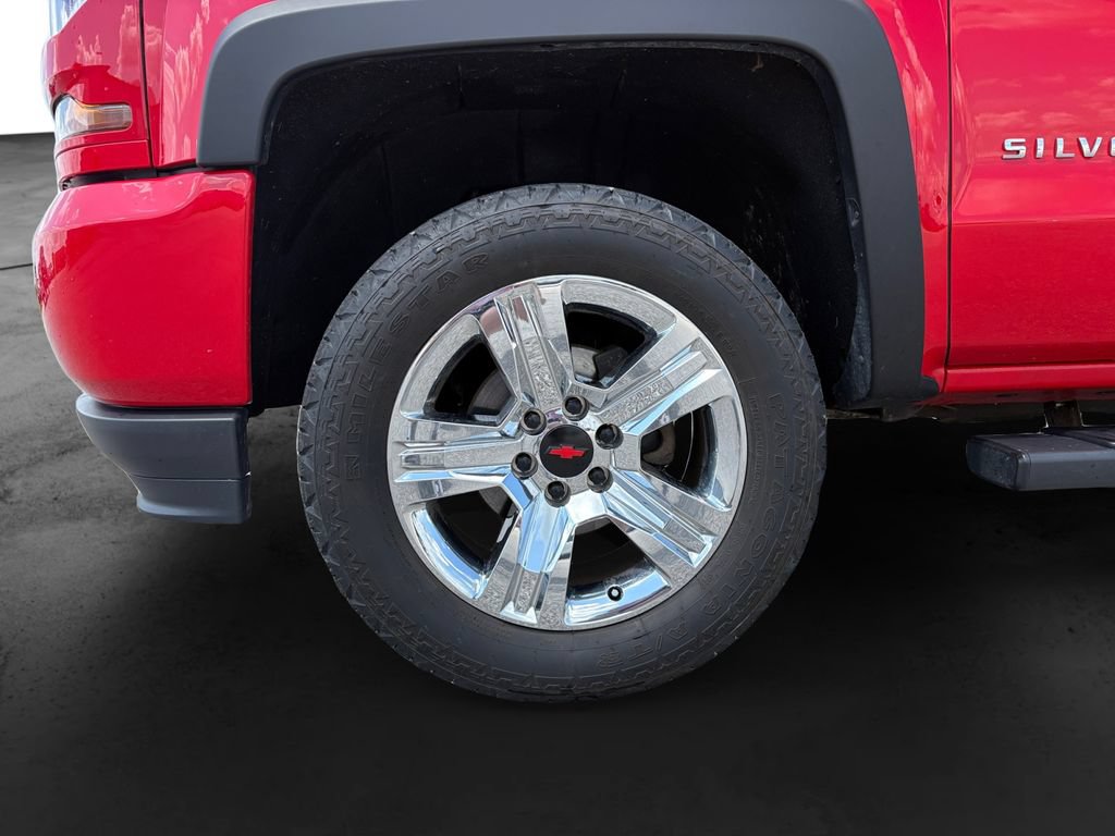 Used 2017 Chevrolet Silverado 1500 Custom w/ Custom Convenience Package AWD/4WD image 12