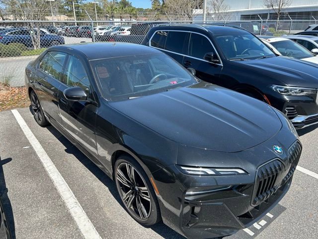 Used 2024 BMW 740i xDrive image 3
