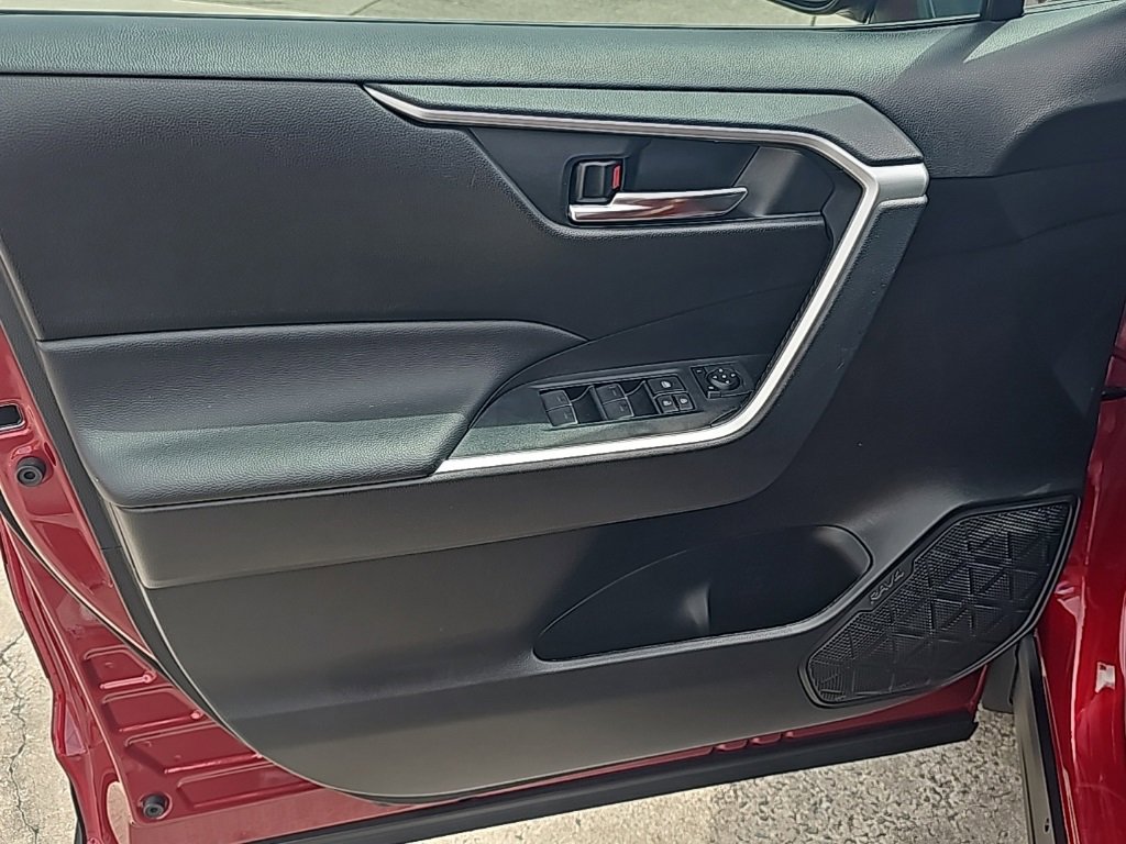 Used 2024 Toyota RAV4 XLE w/ Convenience Package image 10