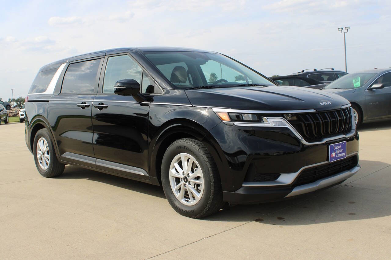 Used 2023 Kia Carnival LX image 3