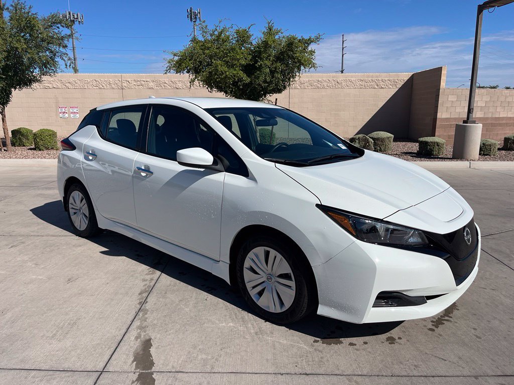 Used 2025 Nissan Leaf S FWD image 4