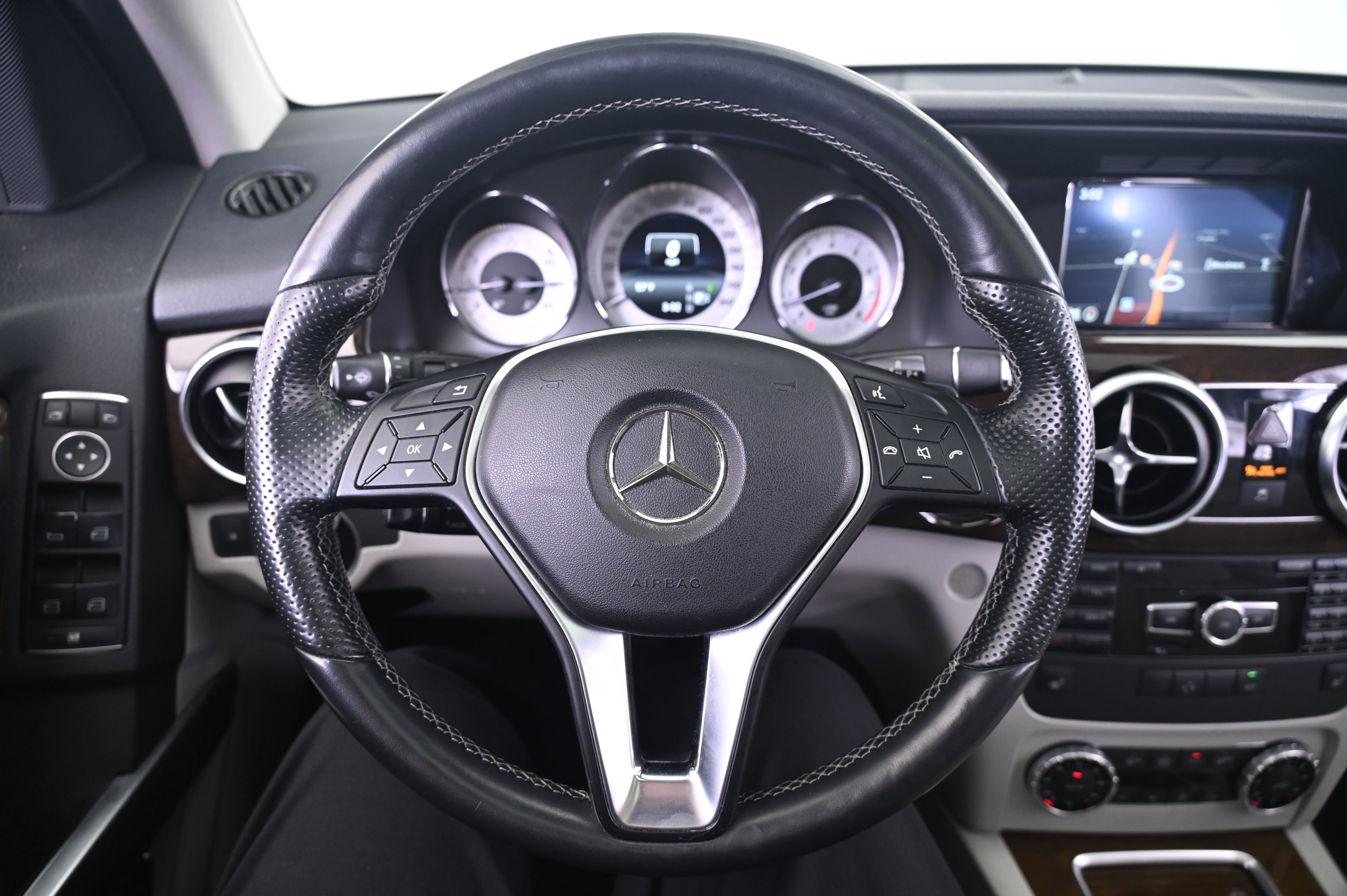 Used 2015 Mercedes-Benz GLK 350 4MATIC image 34