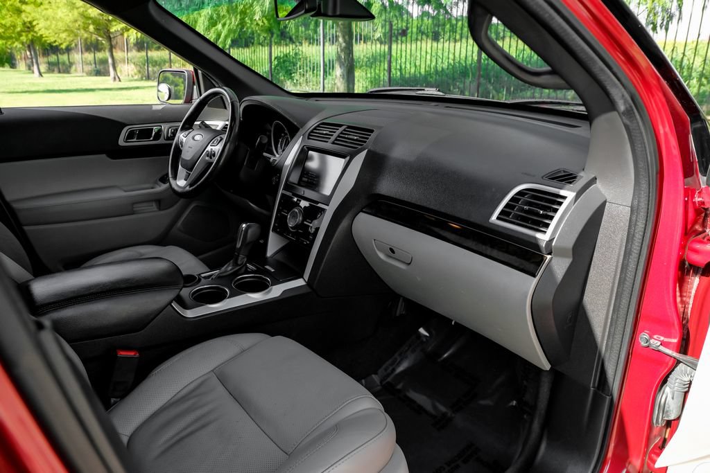 Used 2014 Ford Explorer Limited w/ Equipment Group 302A FWD image 17