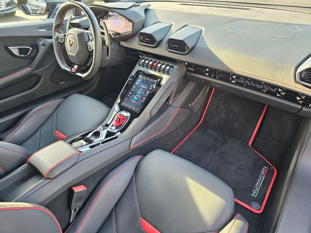 Used 2020 Lamborghini Huracan EVO image 11