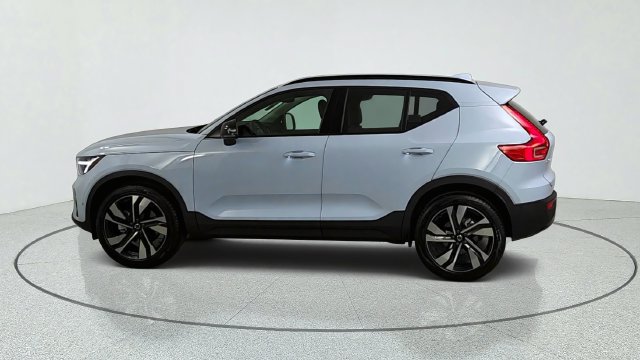 New 2026 Volvo XC40 B5 Plus w/ Climate Package AWD/4WD image 4