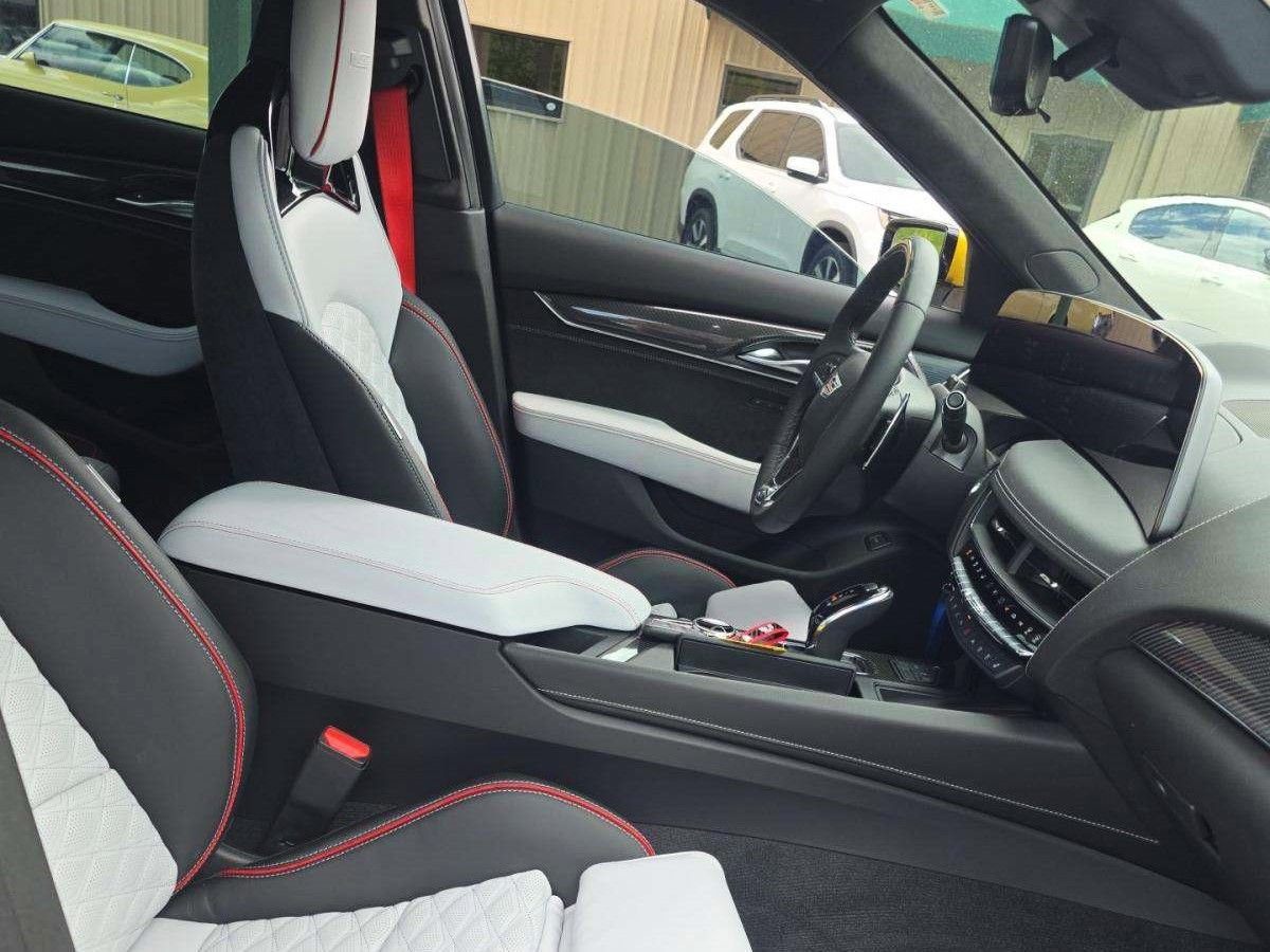 Used 2026 Cadillac CT5 V Blackwing w/ Carbon Fiber 2 Package image 6