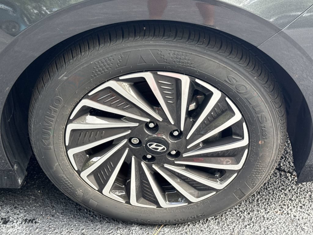 Used 2025 Hyundai Sonata Limited FWD image 11