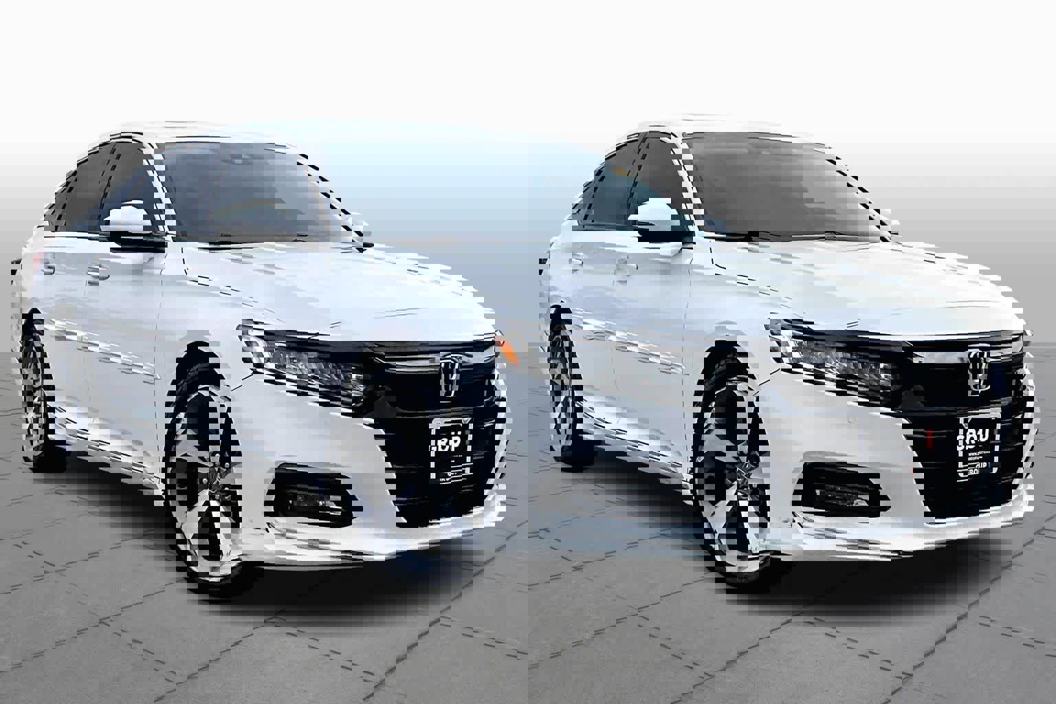 Used 2018 Honda Accord Touring image 2