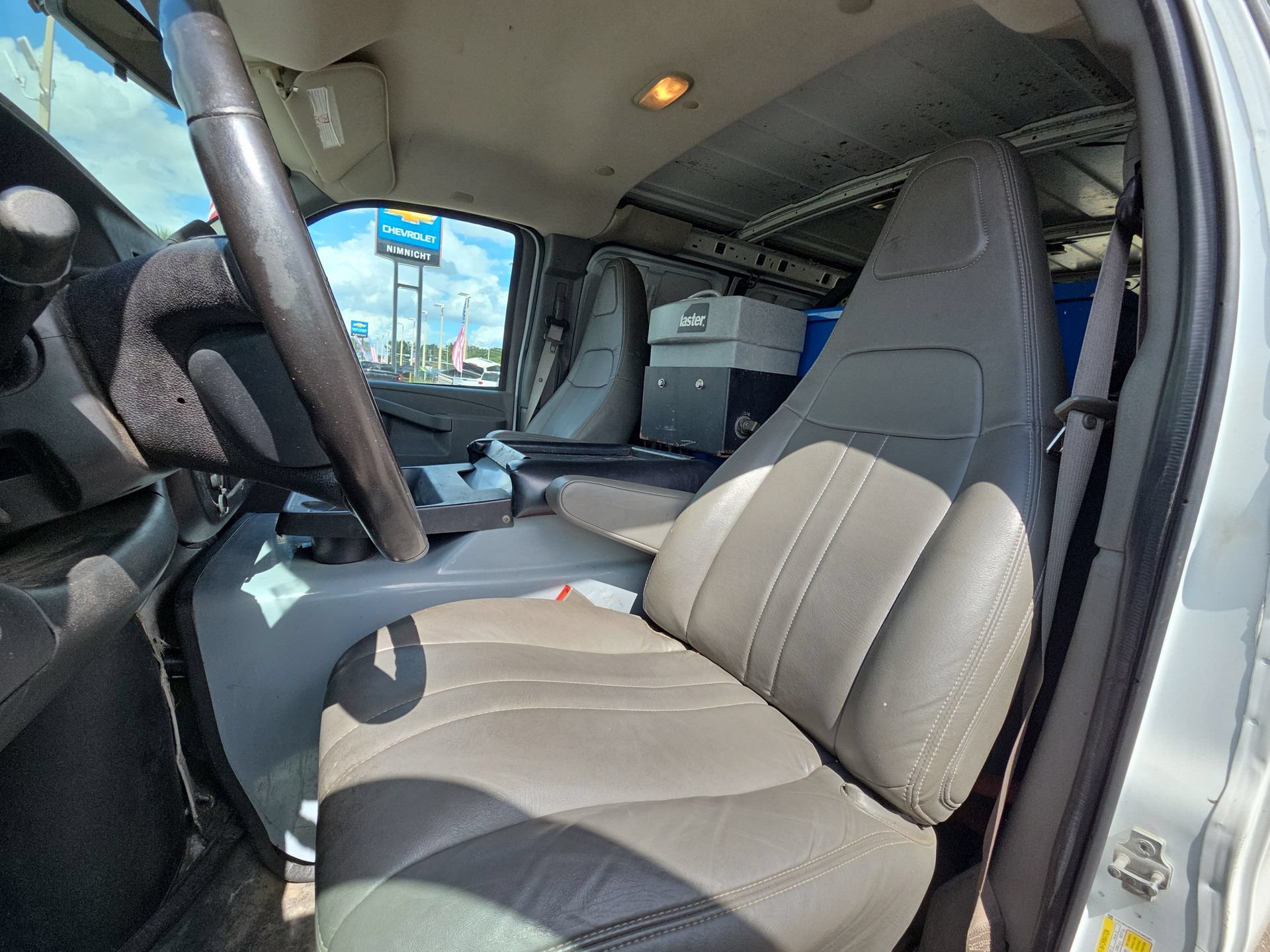Used 2018 Chevrolet Express 2500 w/ Driver Convenience Package RWD image 18