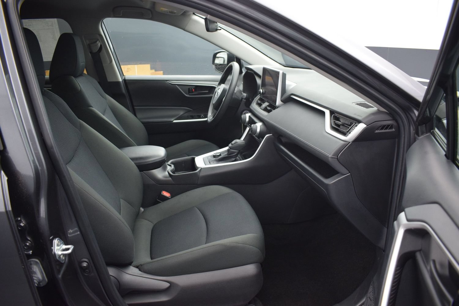 Used 2024 Toyota RAV4 LE AWD/4WD image 10