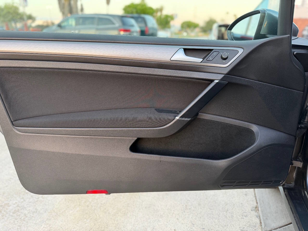 Used 2015 Volkswagen Golf Launch Edition image 16