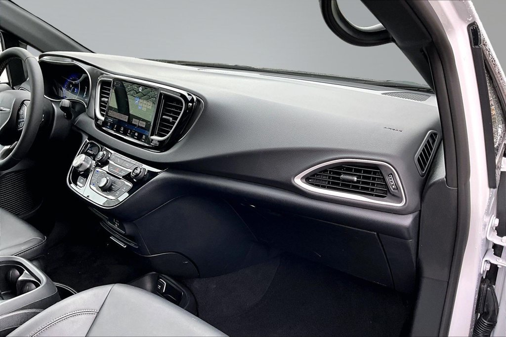 Used 2026 Chrysler Pacifica Select FWD image 17