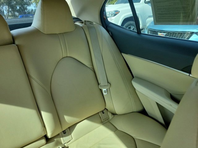 Used 2020 Toyota Camry LE image 6