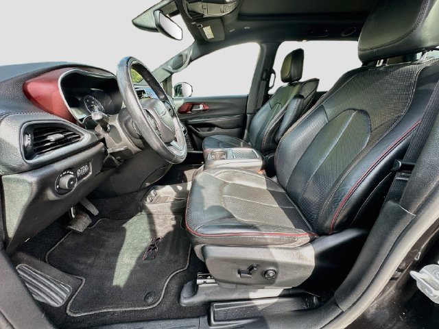 Used 2020 Chrysler Pacifica Limited FWD image 22
