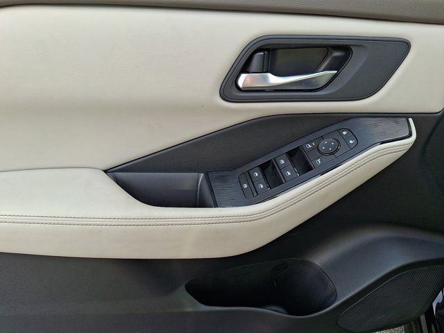 Used 2024 Nissan Rogue SV FWD image 16