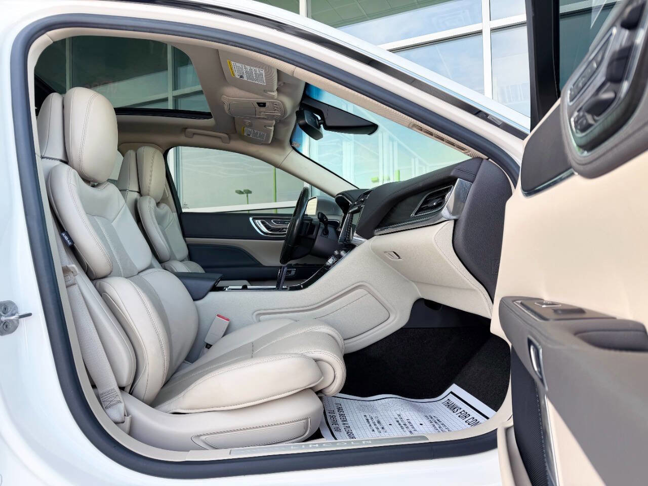 Used 2017 Lincoln Continental Reserve w/ Climate Package image 19