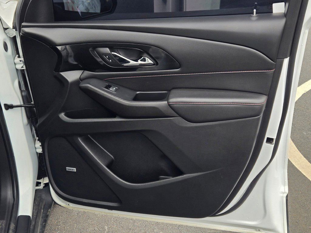 Used 2022 Chevrolet Traverse RS w/ LPO, Floor Liner Package AWD/4WD image 6