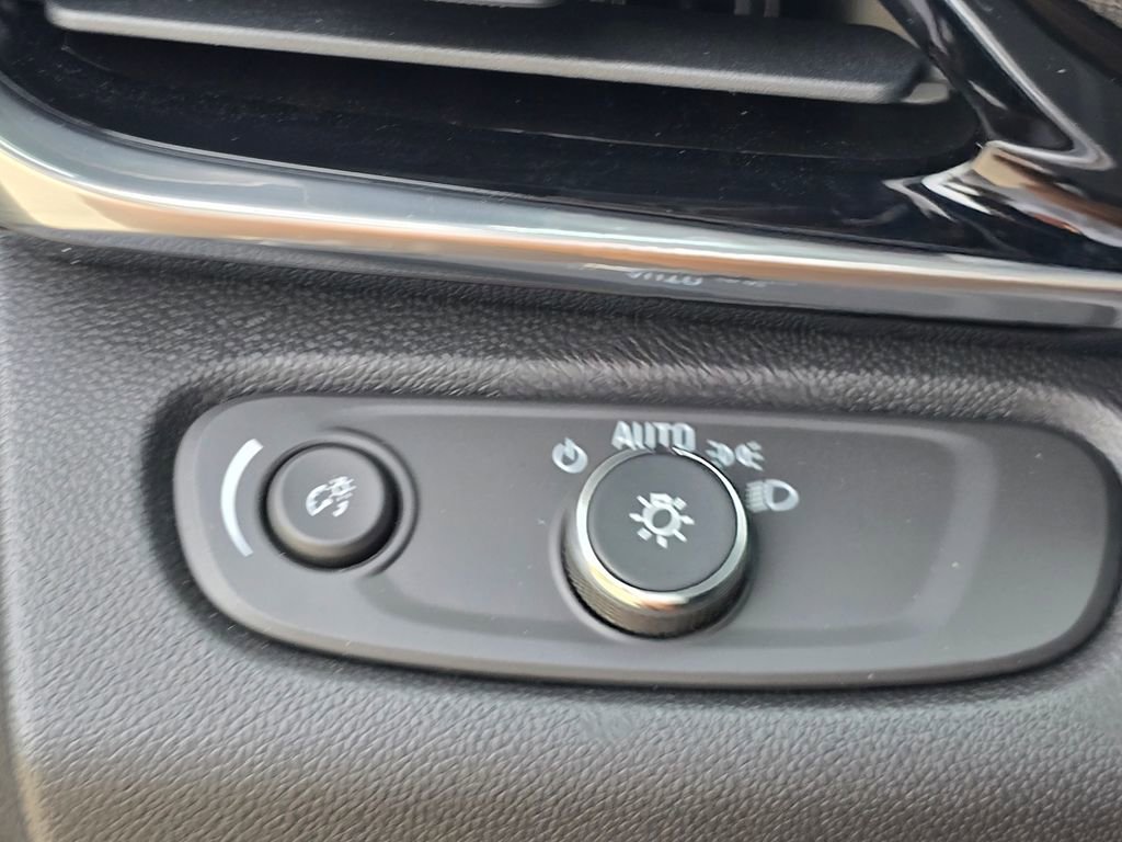 Used 2024 Buick Envista Sport Touring w/ Convenience I Package FWD image 25