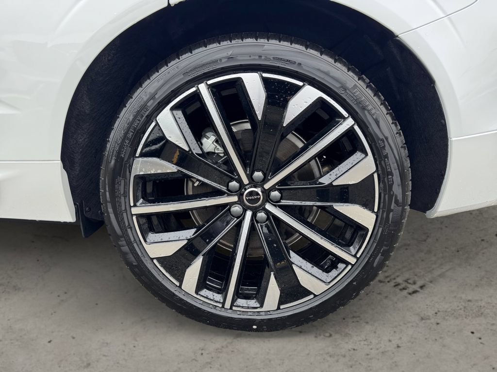 New 2026 Volvo XC60 B5 Ultra w/ Protection Package Premier AWD/4WD image 8