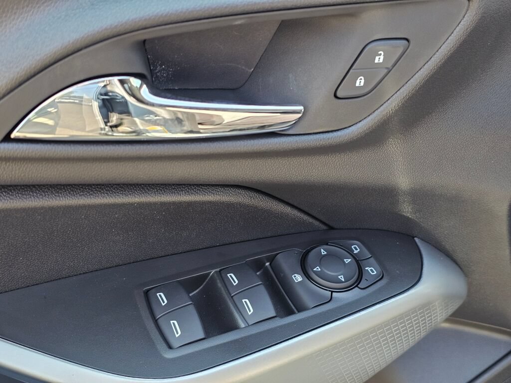 New 2026 Chevrolet Trax LS w/ LS Convenience Package FWD image 31