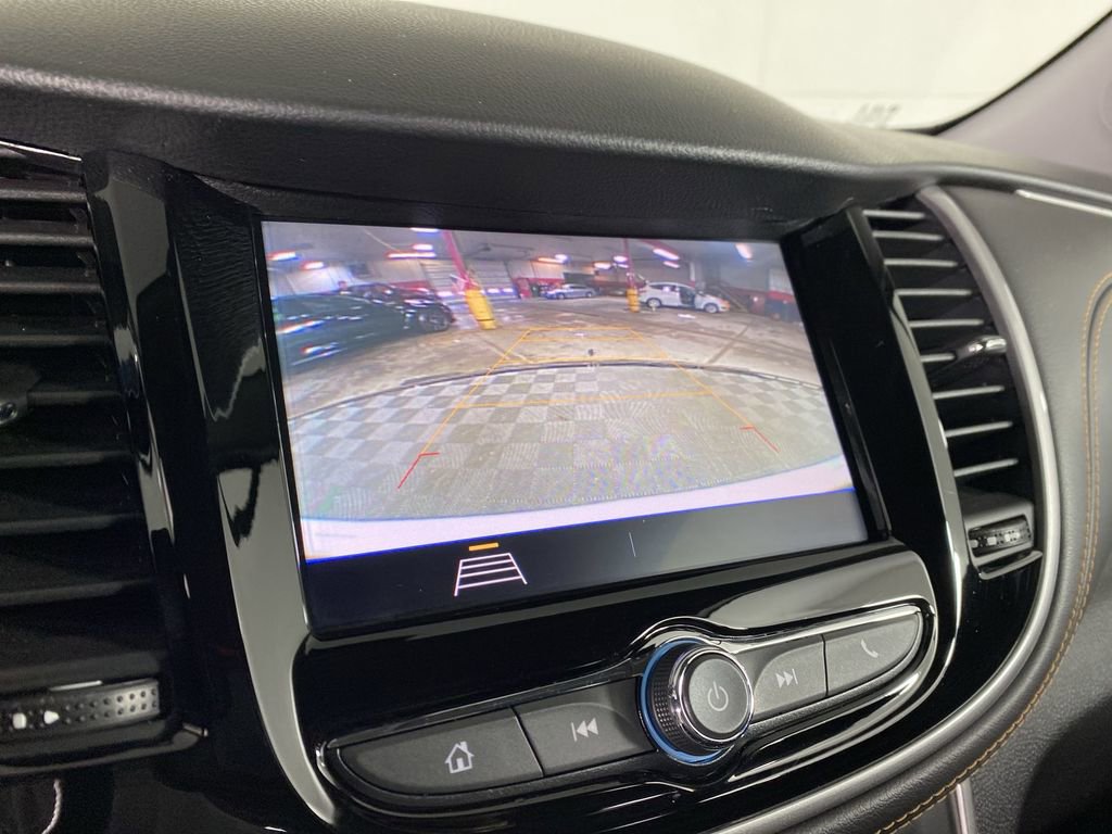 Used 2022 Chevrolet Trax LT w/ LT Convenience Package image 17