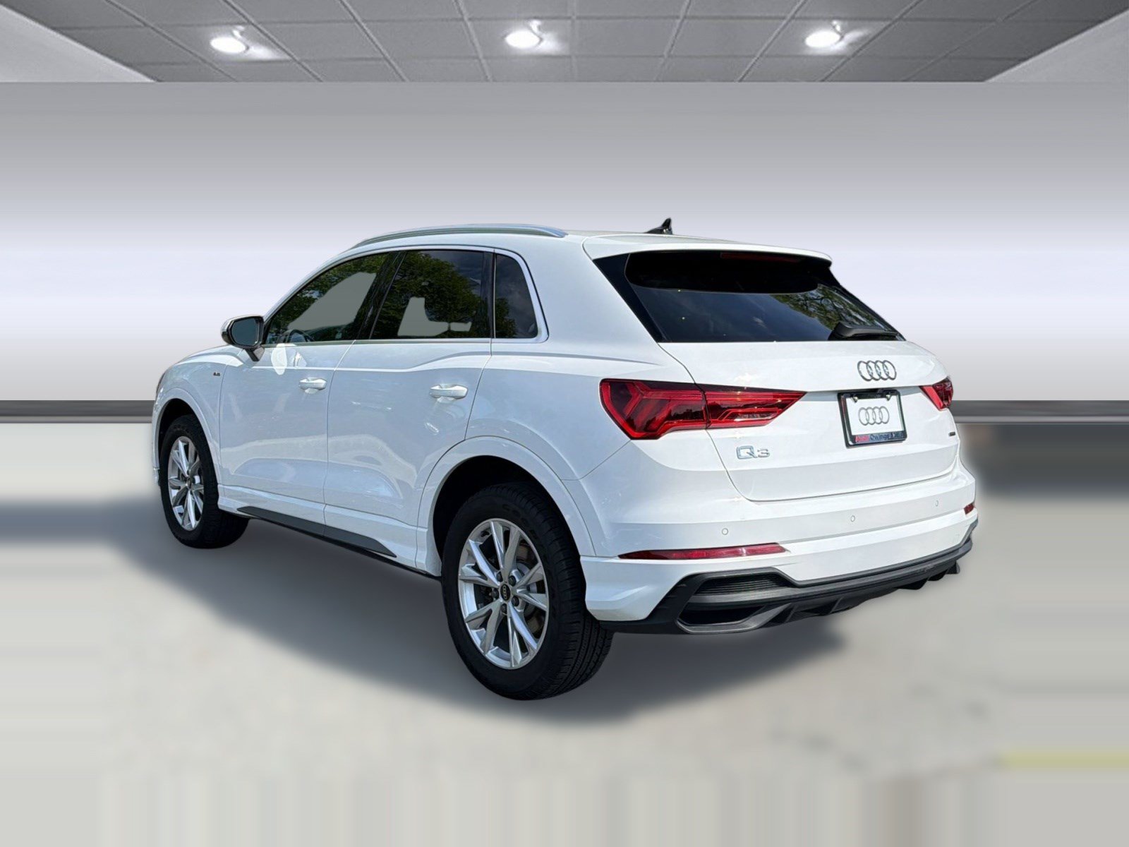 Used 2024 Audi Q3 2.0T Premium w/ Convenience Package AWD/4WD image 3