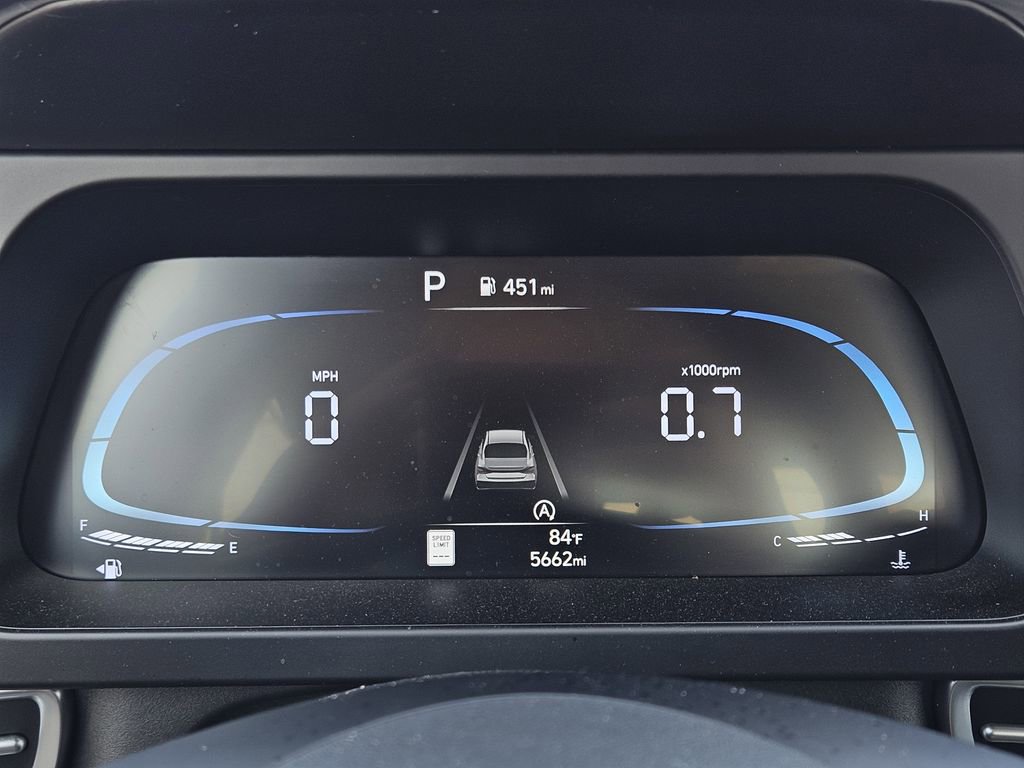 Used 2025 Hyundai Elantra SE image 11