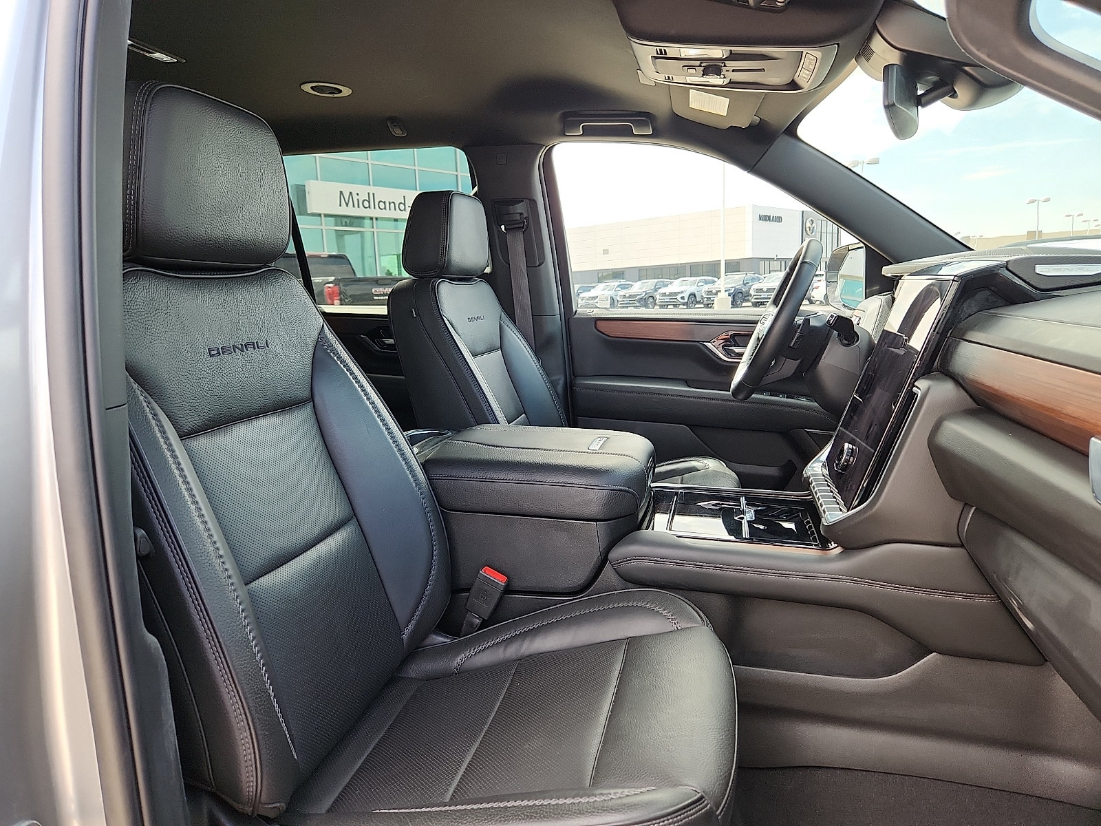 Used 2025 GMC Yukon Denali AWD/4WD image 14