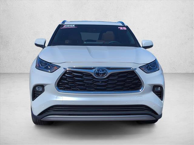 Used 2025 Toyota Highlander Platinum video 2