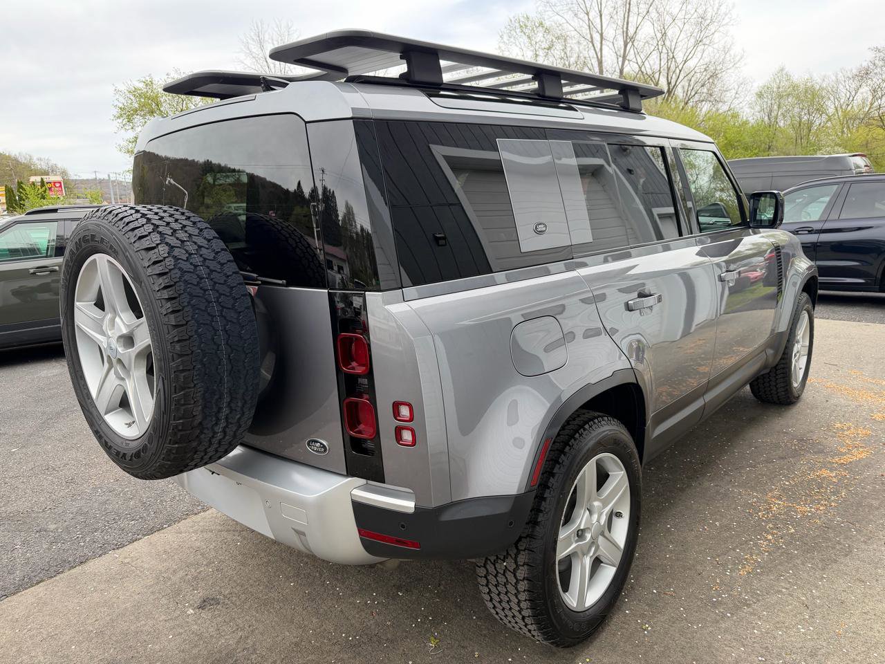 Used 2020 Land Rover Defender 110 SE AWD/4WD image 4