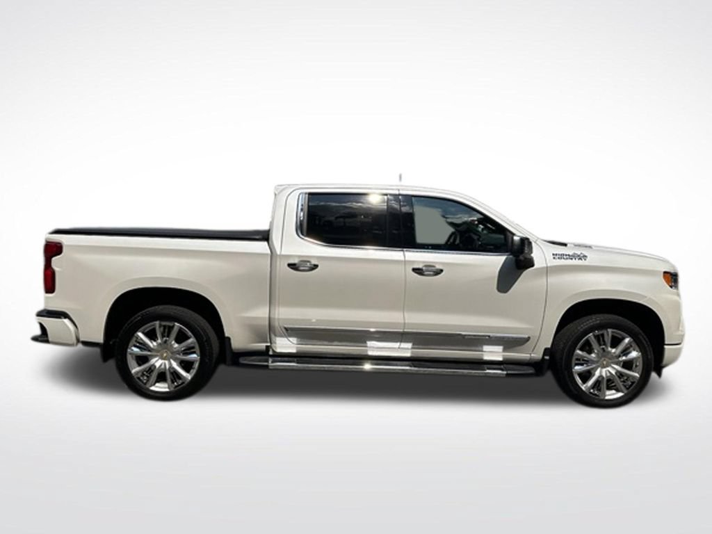 Certified 2025 Chevrolet Silverado 1500 High Country w/ High Country Premium Package AWD/4WD image 2