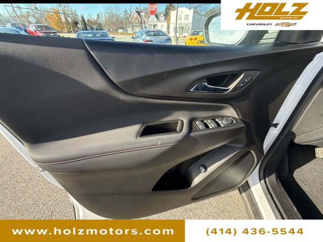 Certified 2022 Chevrolet Equinox RS w/ Infotainment Package image 16