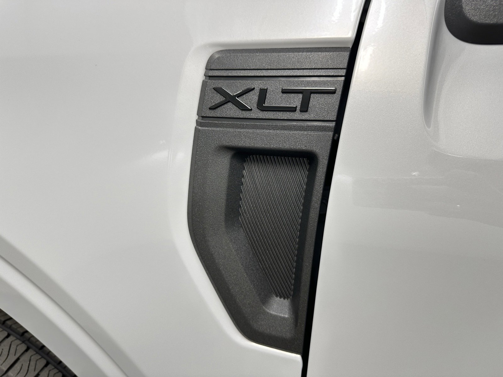 New 2025 Ford Maverick XLT w/ XLT Luxury Package image 8