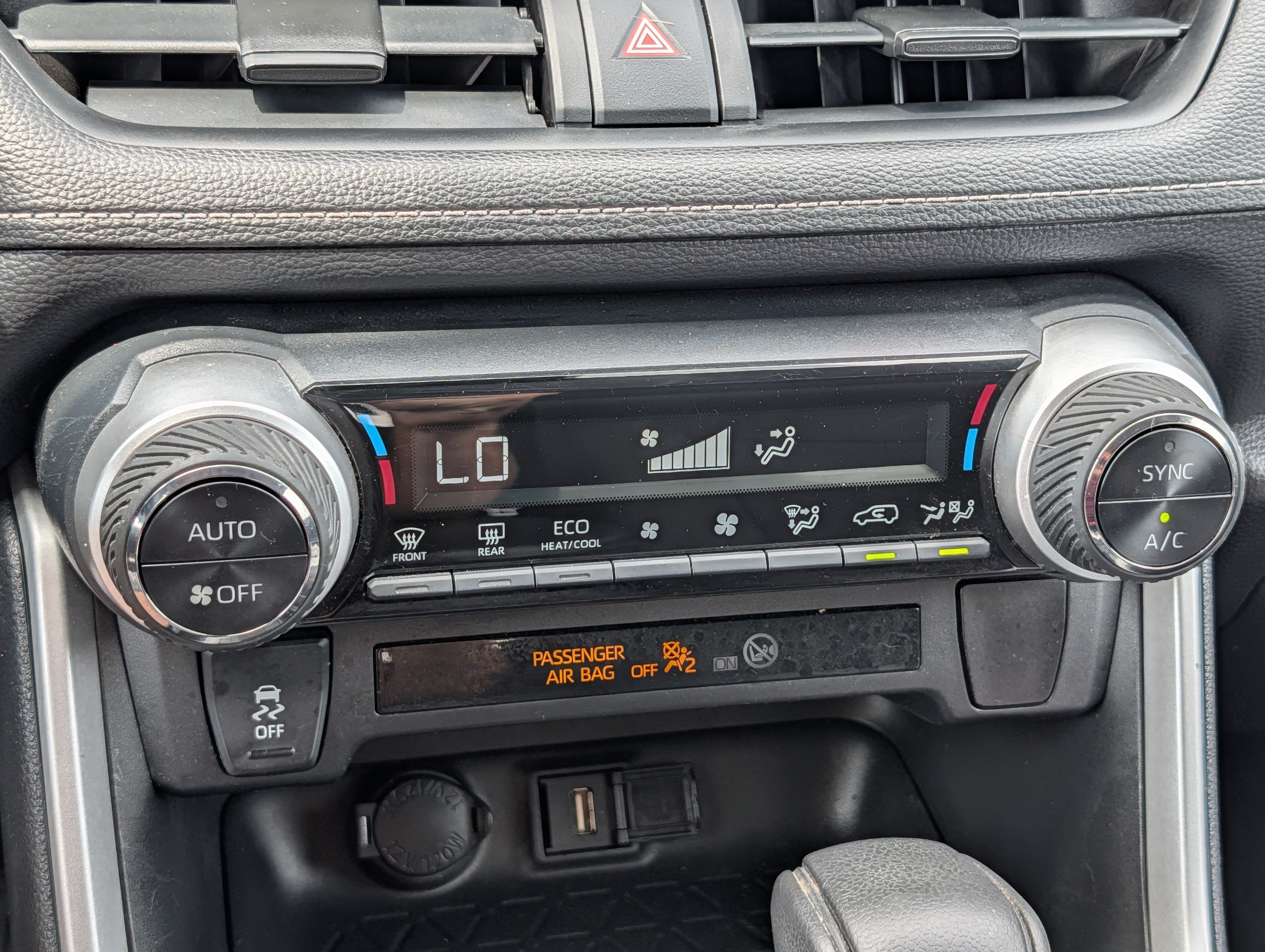 Used 2021 Toyota RAV4 LE AWD/4WD image 23