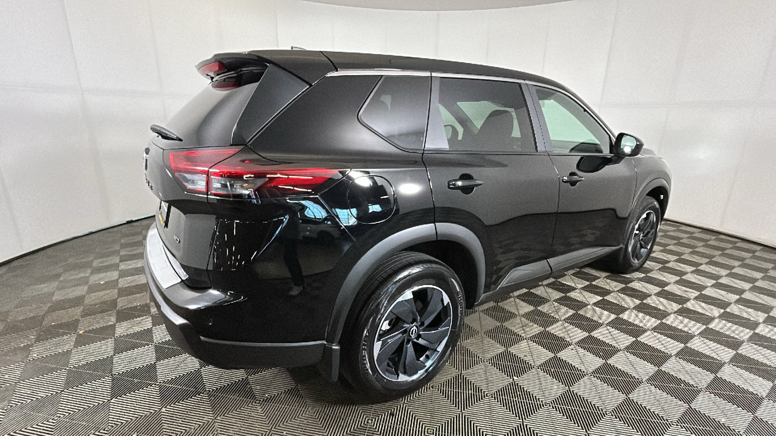Certified 2026 Nissan Rogue SV AWD/4WD image 3