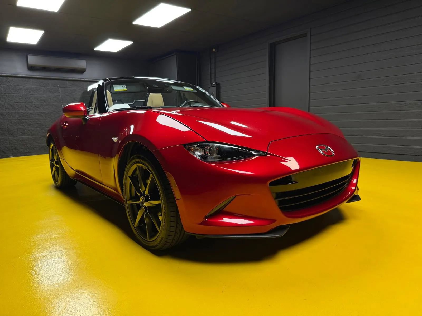 Used 2016 MAZDA MX-5 Miata Grand Touring RWD image 2