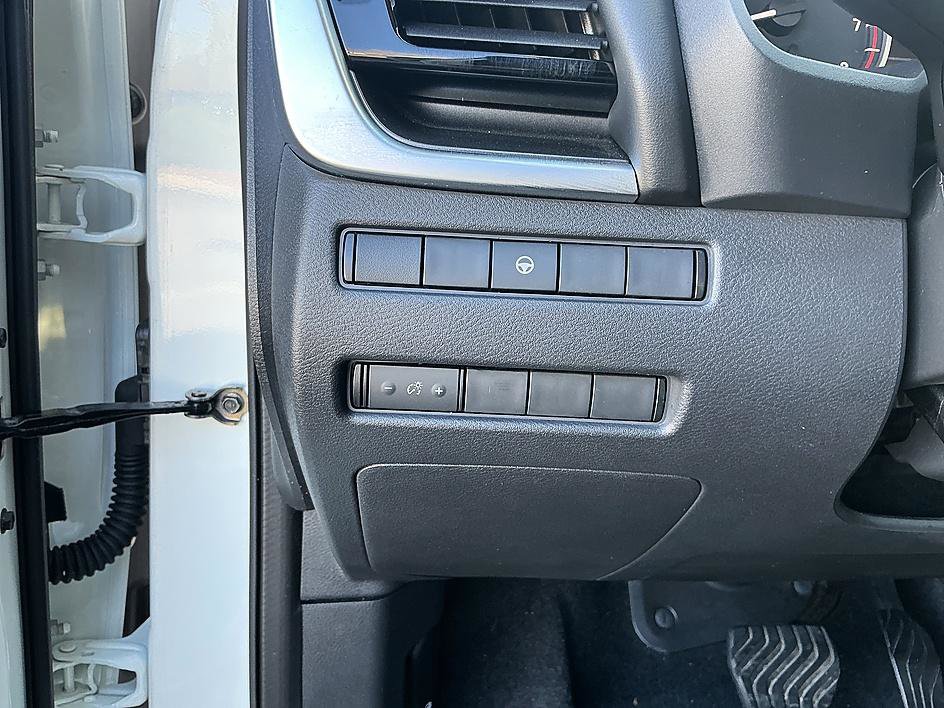 Certified 2023 Nissan Rogue SV image 13