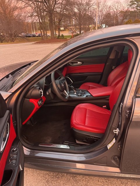 Used 2019 Alfa Romeo Giulia w/ Nero Edizione image 10